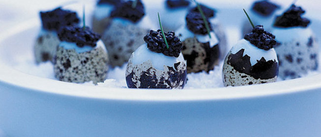 Перепелиные яйца с икрой