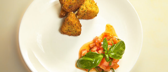 Жареный сыр сулугуни с томатами