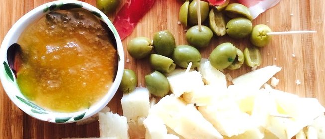 Мясная-сырная тарлека в стиле тапас