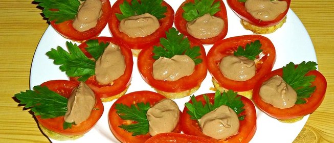 Жареные кабачки со сметаной и паштетом