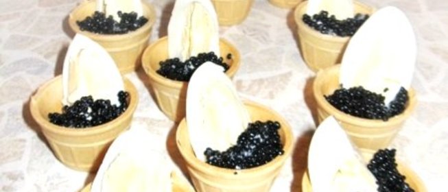 Тарталетки с черной икрой