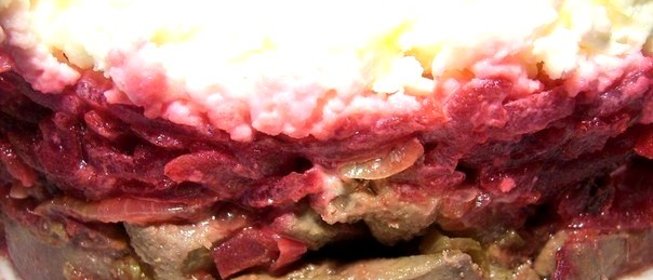 Печеночный салат со свеклой