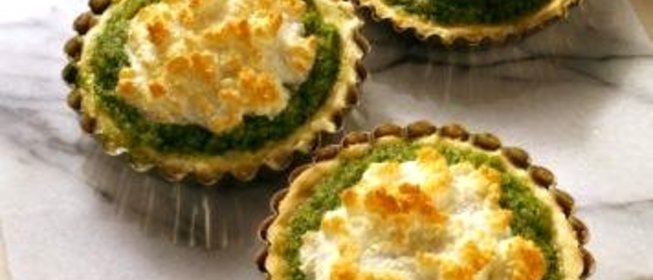 Тарталетки со шпинатом и пармезаном