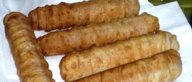 Сосиски в тесте на сковороде