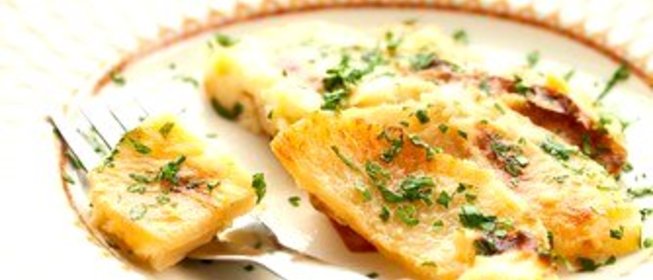 Закуска из цукини, ветчины, базилика и рикотты