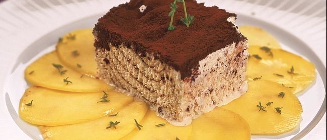 Карпаччо из манго с мороженым тирамису