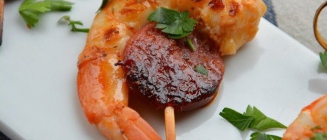 Закуска из креветок на шпажках