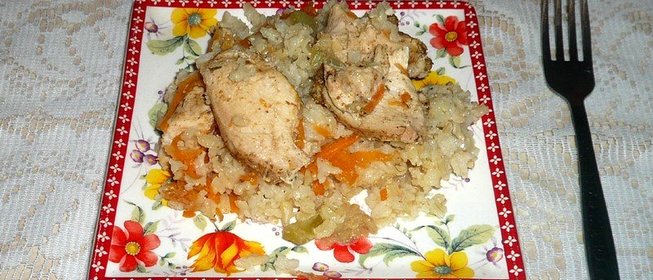 Рисовая каша с курицей и овощами в рукаве