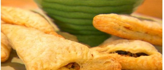 Слойки с курицей и фасолью