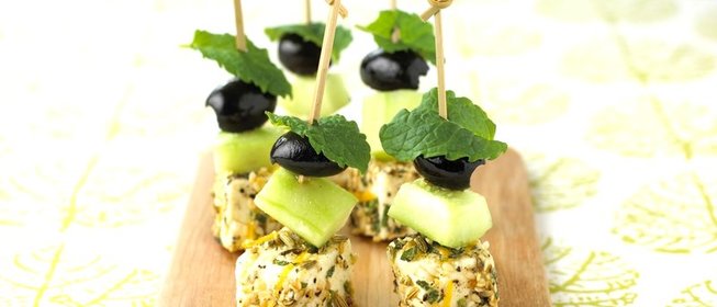 Канапе с оливками и мятой