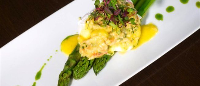 Болтунья с картофелем и горохом или спаржей