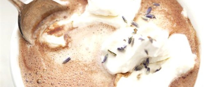 Воздушный горячий шоколад с лавандой