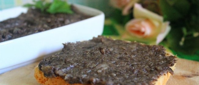 Паштет из лесных грибов с гречневыми хлопьями