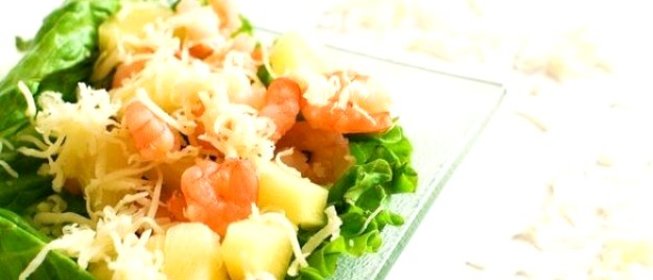 Креветки с ананасом и сыром