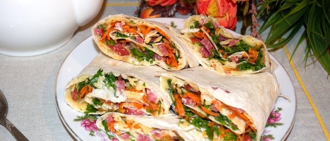 Закуска из лаваша с корейской морковкой