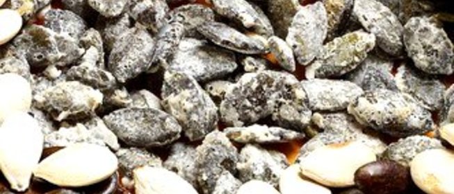 Соленые жареные тыквенные семечки с тимьяном