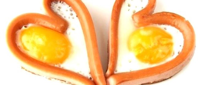 Сосиски с яйцами