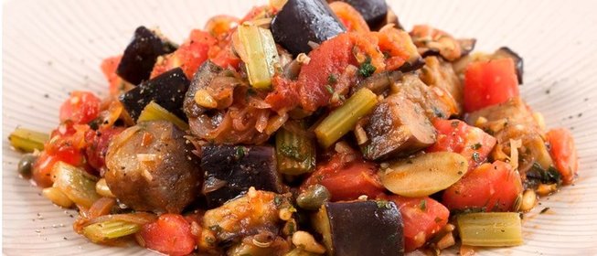 Итальянская капоната со свежими томатами
