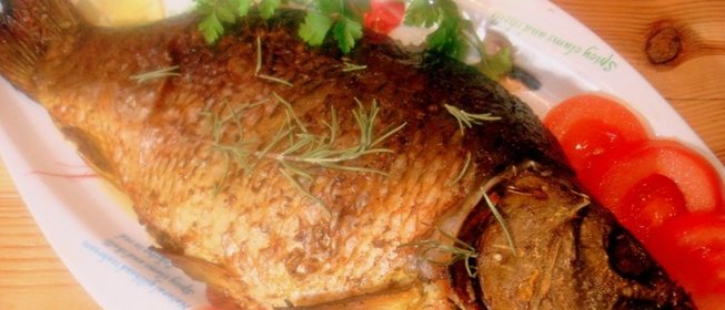 Рождественский фаршированный карп на лимонной подушке