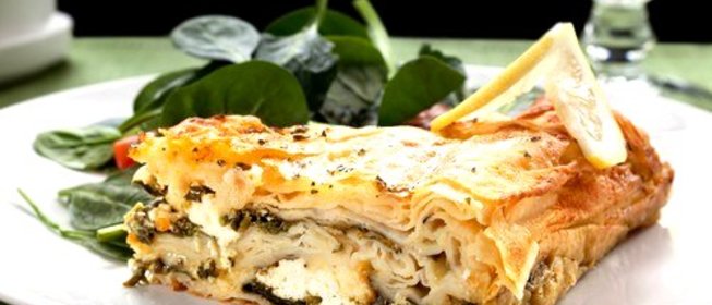 Пахлава с кабачками и фетой с йогуртово-мятным соусом