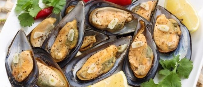 Мидии с чесноком и перцем