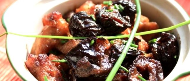 Свинина с черносливом