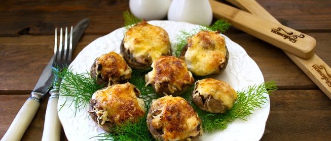 Начиненные грибы в духовке