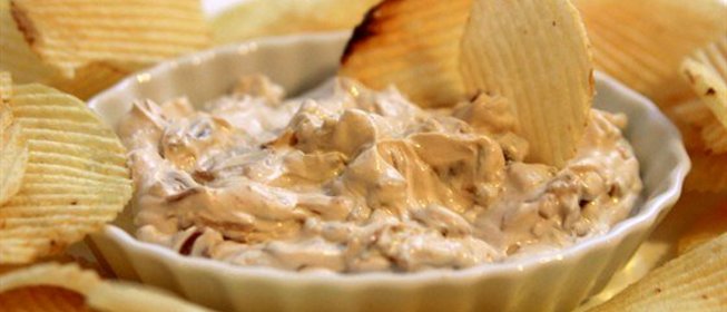 Французский луковый дип с йогуртом