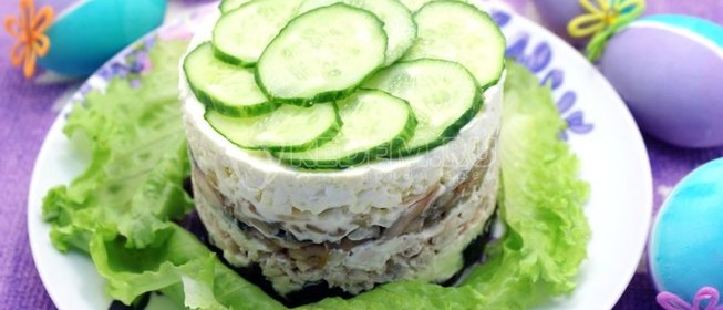 Салат с курицей и черносливом