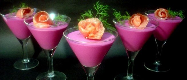 Свекольная закуска с козьим сыром и семгой