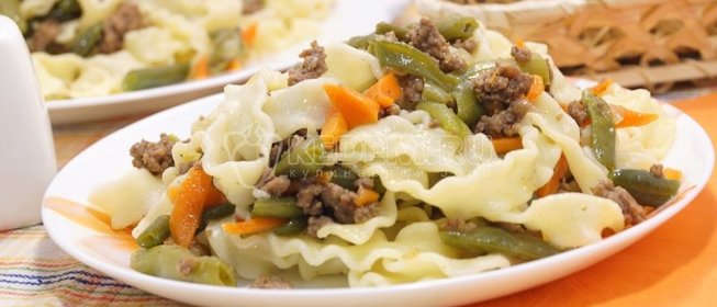 Паста с фаршем и стручковой фасолью