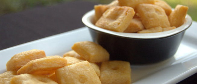 Сырные крекеры