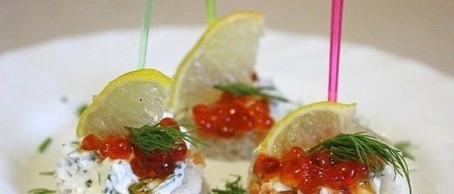 Канапе с красной икрой