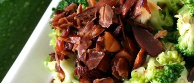 Брокколи с миндалем (almondine)