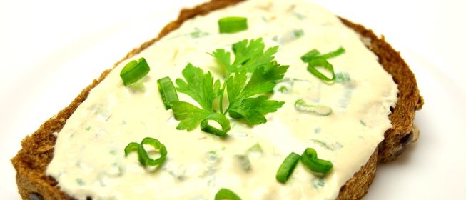 Закуска с творогом и копченой рыбой