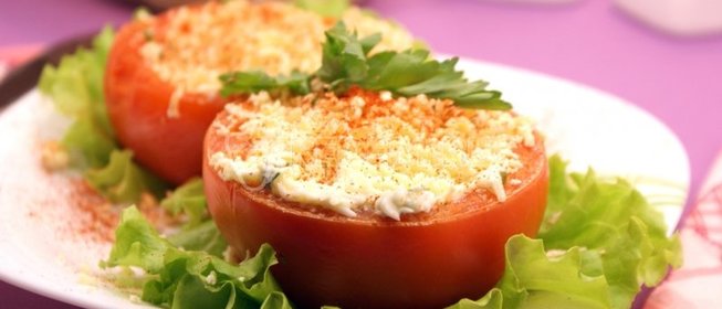 Помидоры фаршированные сыром и чесноком
