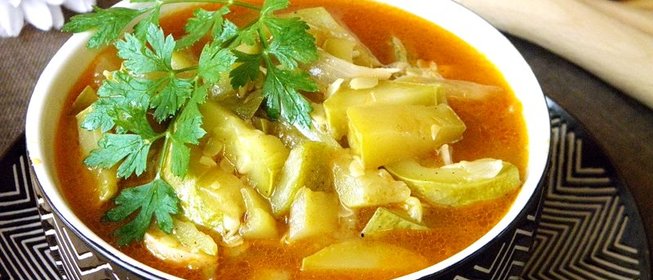 Кабачковая икра с томатным соусом