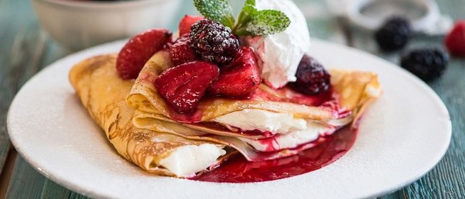 Блинчики с ягодами и сливочным сыром