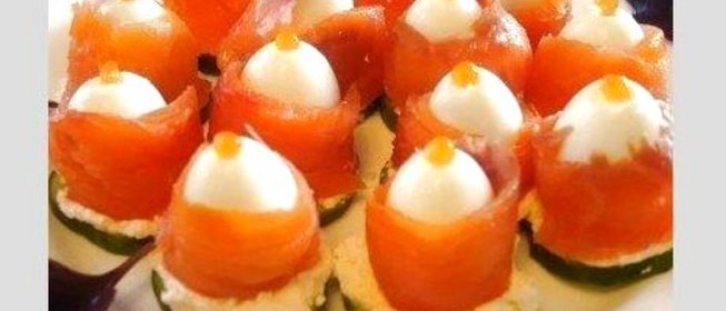 Закуска из перепелиных яиц и семги