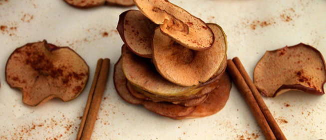 Яблочные чипсы c корицей