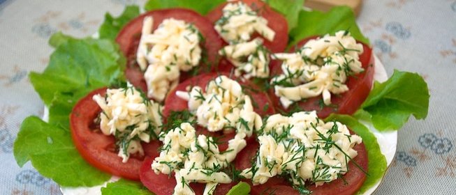 Закуска из помидоров под сыром