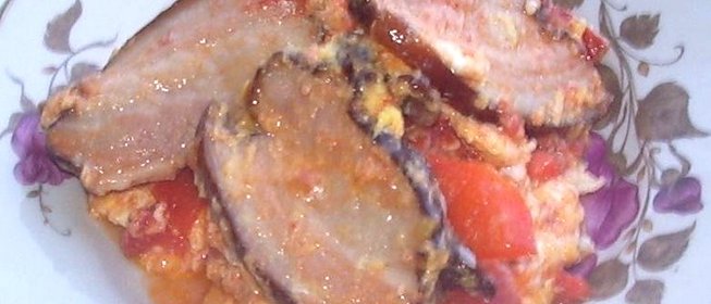 Грудинка с овощами и яйцами