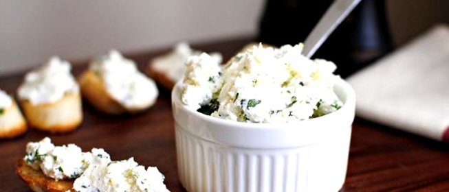 Домашняя рикотта с лимоном и базиликом