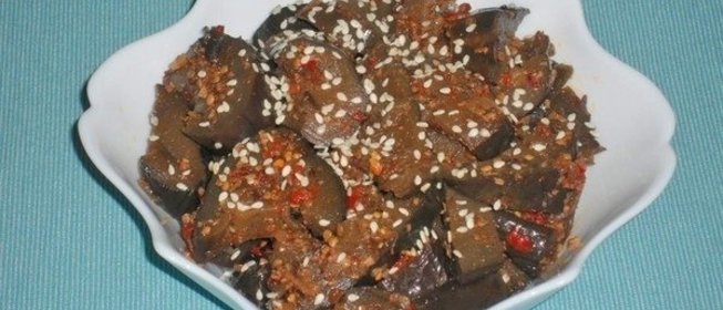 Закуска из маринованных баклажанов с аджикой