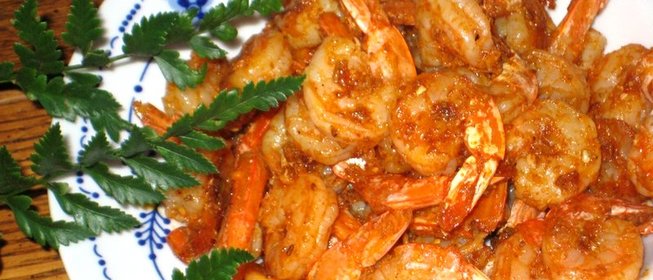 Жареные креветки с чесноком
