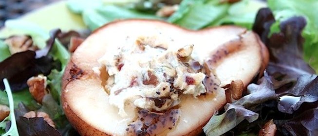 Груша, фаршированная креветками и сыром