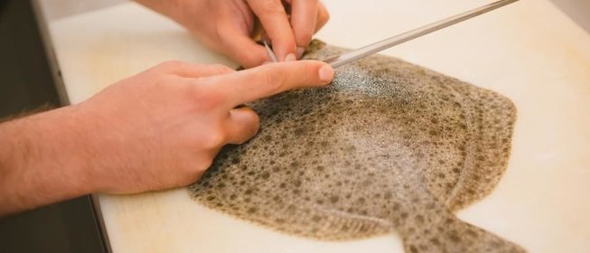 Закуска из рыбы и гребешков со спаржей и яблоком