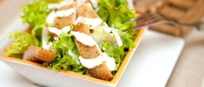 Куриные кусочки с соусом из голубого сыра