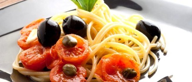 Закуска из черри, каперсов и бальзамического уксуса