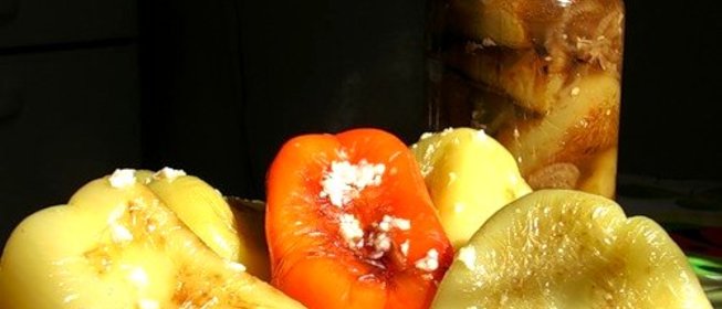 Перец жареный с чесноком